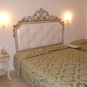Affittacamere Residenza Due Torri Check In Presso Vicolo Cattani 7